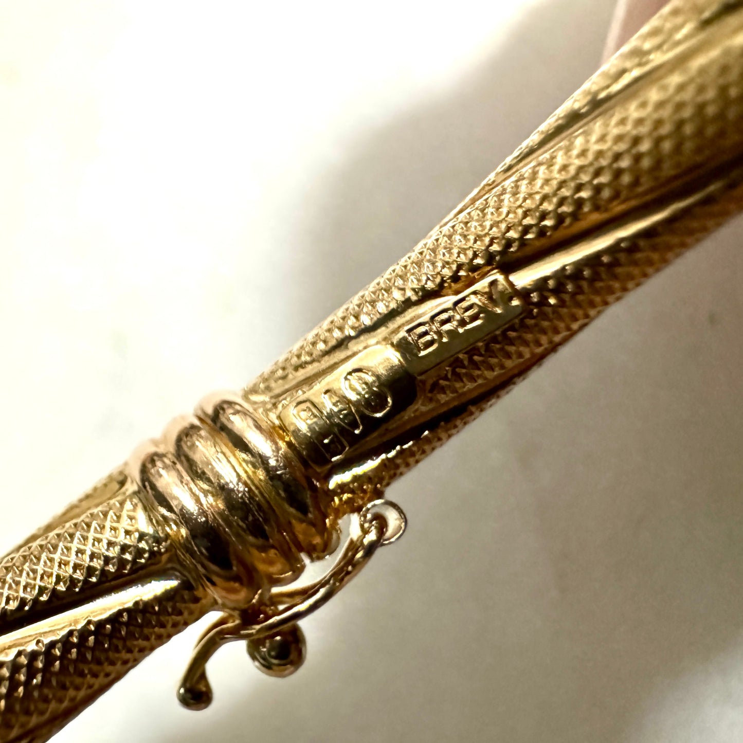 Vintage Unoearre twist hinged bracelet - full maker marks!!
