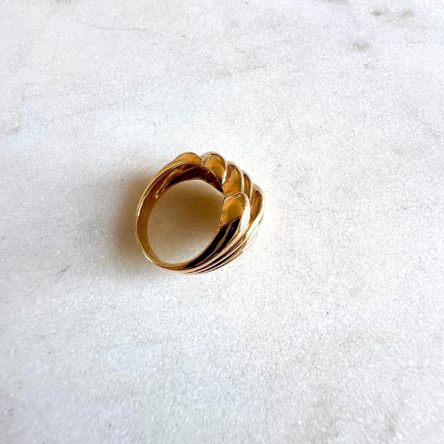 Rings like this are RARE - 18ct sculptural cloud/croissant ring - INCREDIBLE!! Size K 1/2