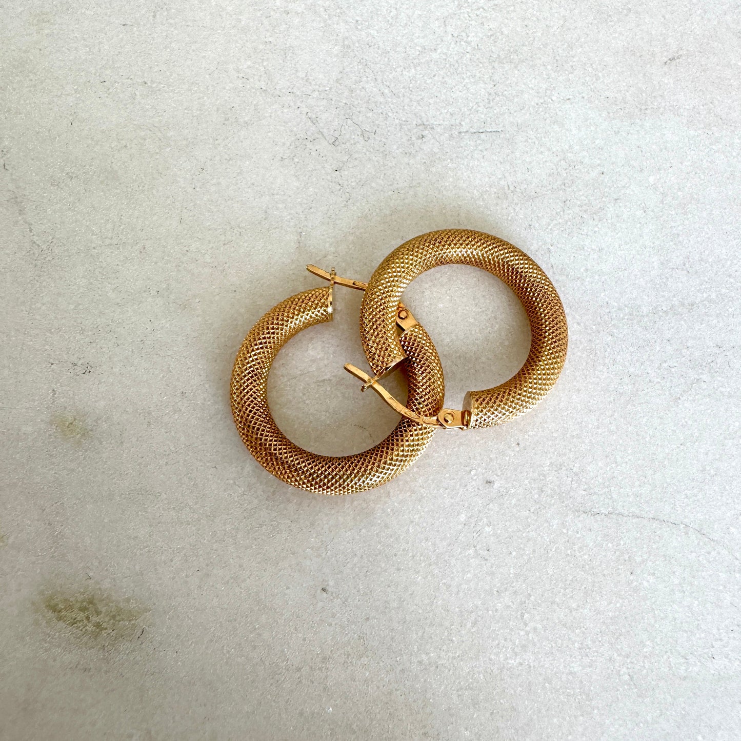 RARE Vintage Unoaerre 9ct hoops but with British hallmarking as well!