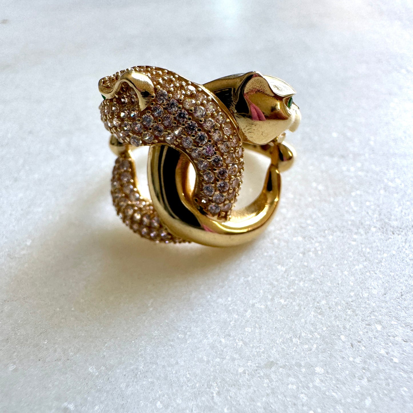 18ct gold wrapping panthers ring with CZ pave set stones Size O 1/2