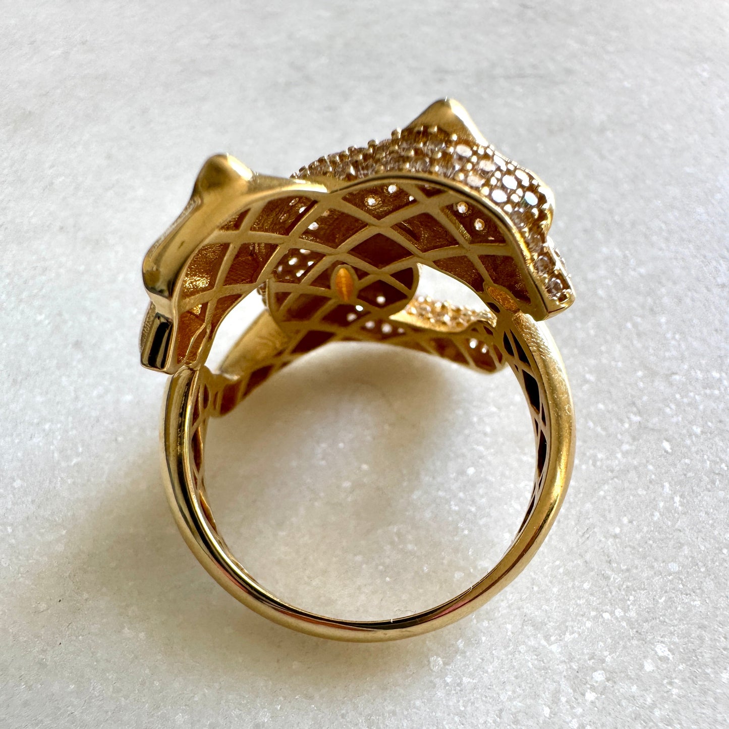 18ct gold wrapping panthers ring with CZ pave set stones Size O 1/2
