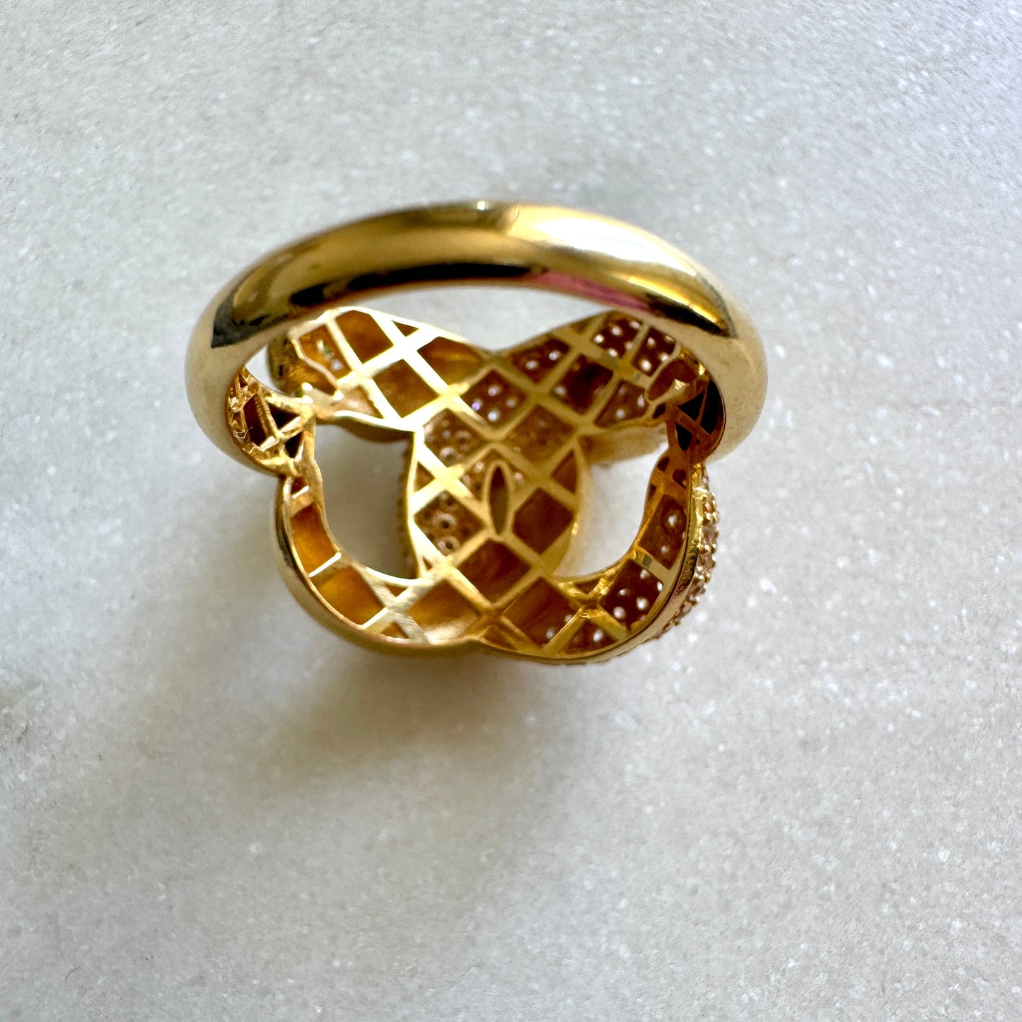 18ct gold wrapping panthers ring with CZ pave set stones Size O 1/2
