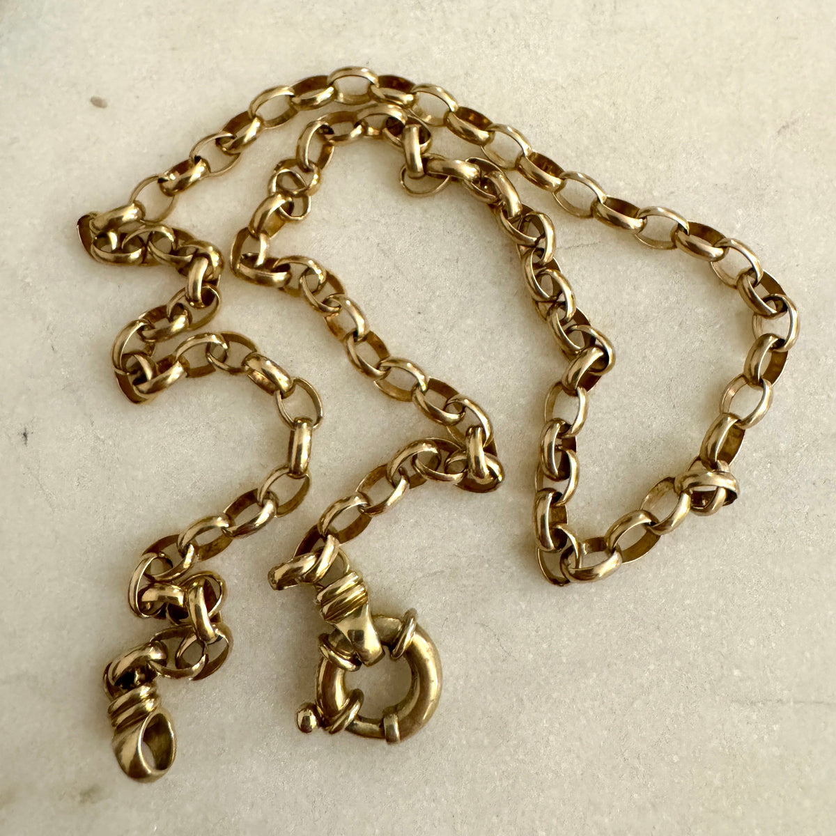 Vintage 9ct oval belcher link with bolt clasp - very versatile and great for everyday.