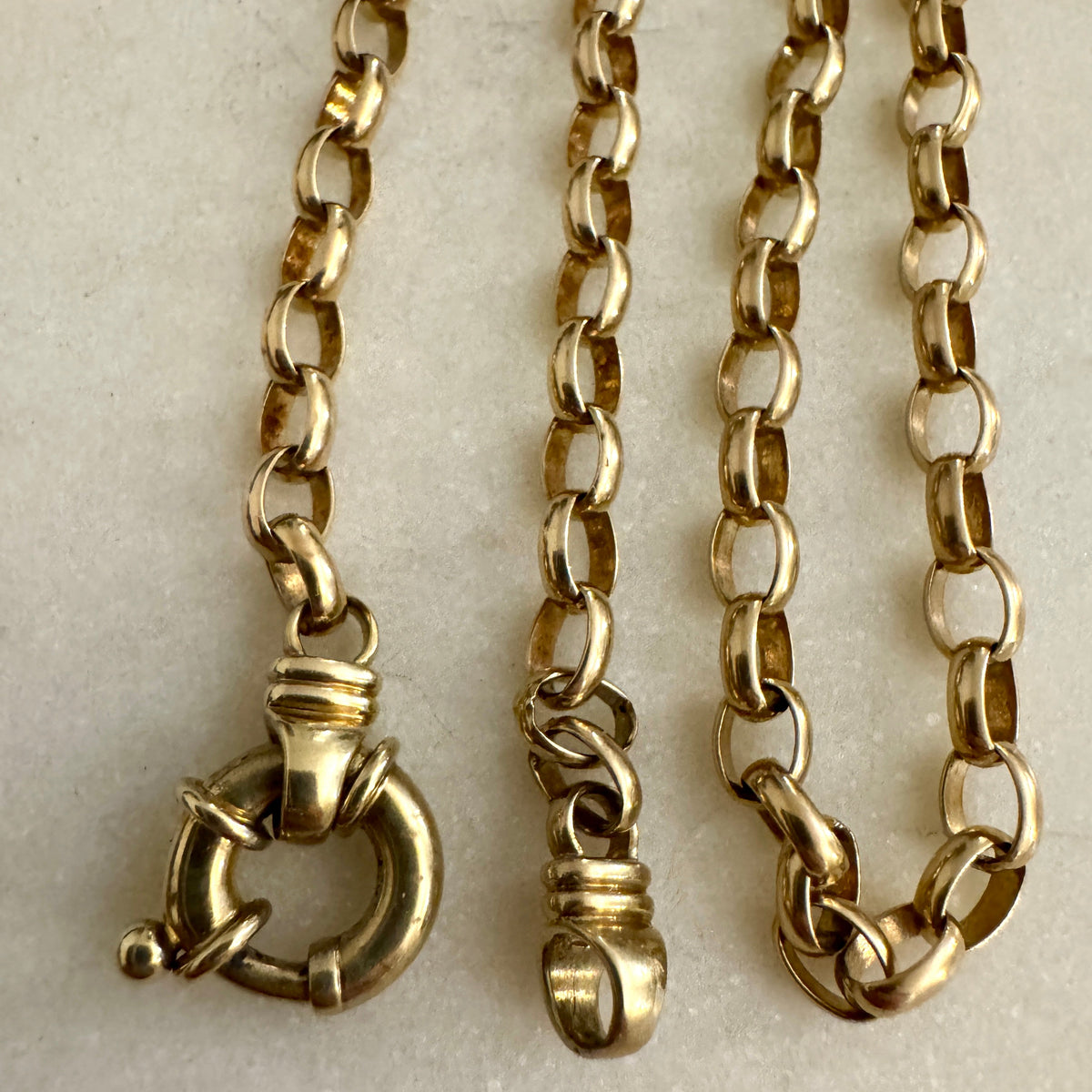 Vintage 9ct oval belcher link with bolt clasp - very versatile and great for everyday.