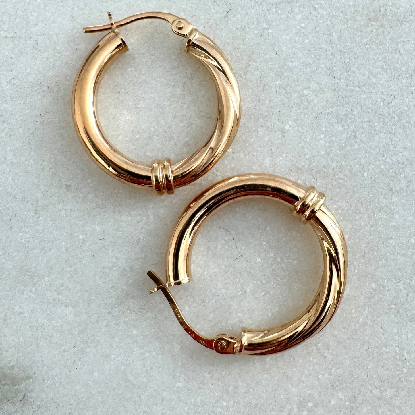 Vintage Unoaerre STUNNING half and half hoop - Italian 9ct gold
