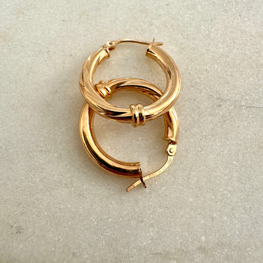 Vintage Unoaerre STUNNING half and half hoop - Italian 9ct gold