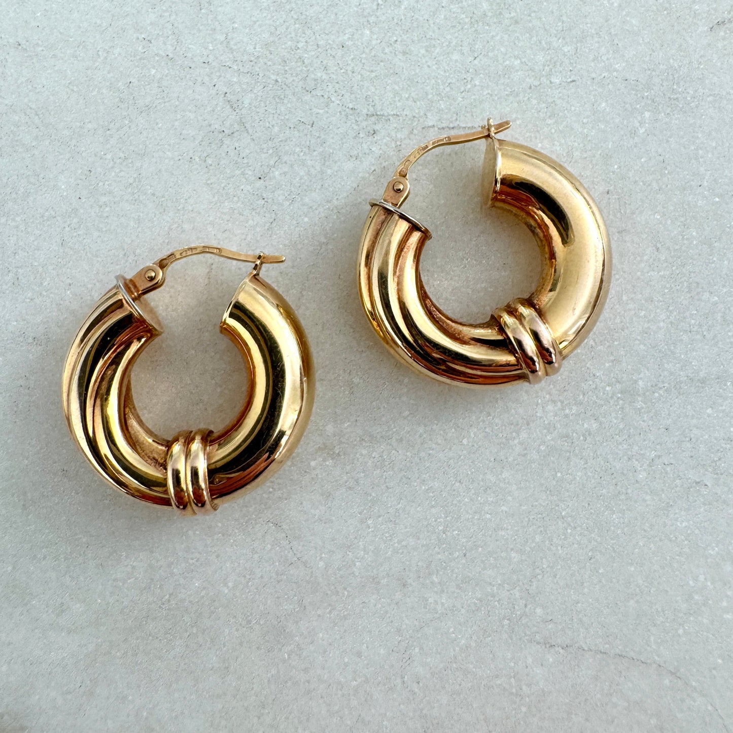 Vintage 9ct EXTRA CHUBBY Unoaerre hoop earrings!