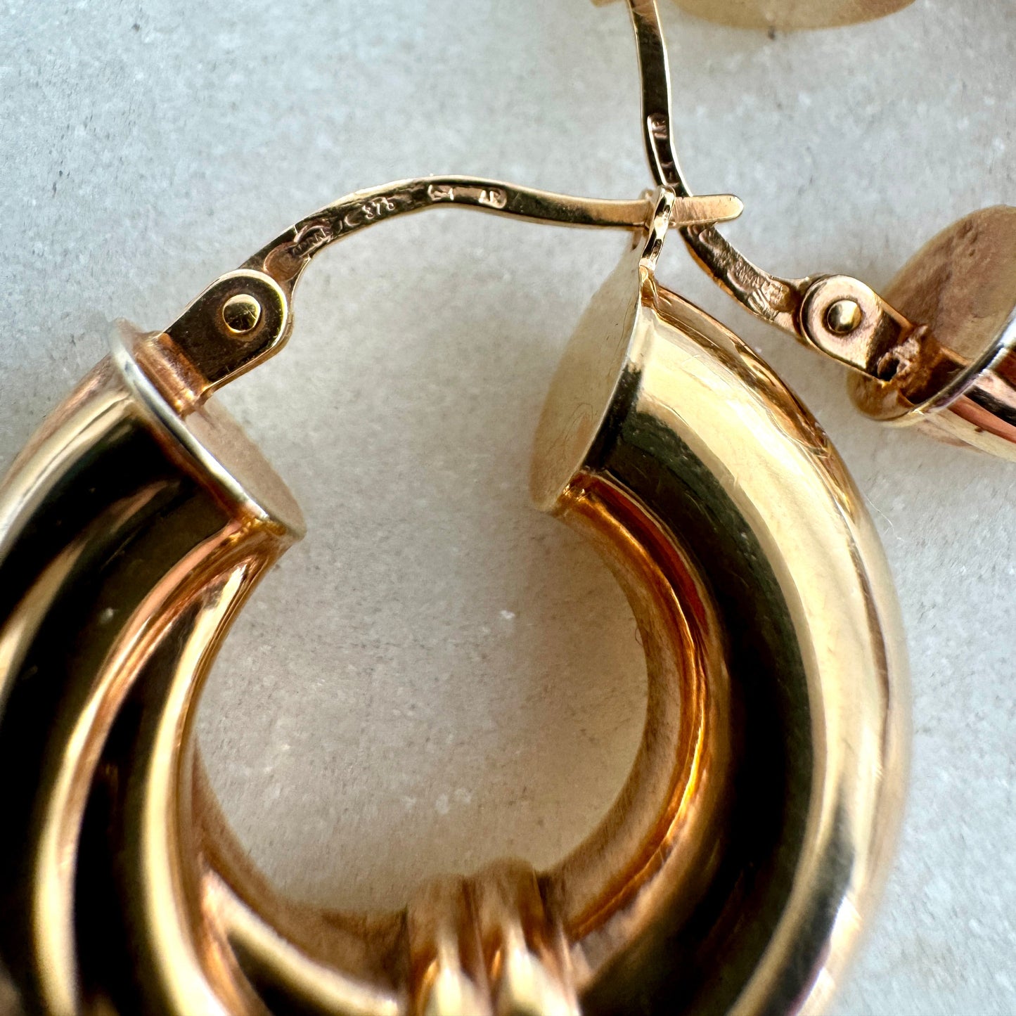 Vintage 9ct EXTRA CHUBBY Unoaerre hoop earrings!