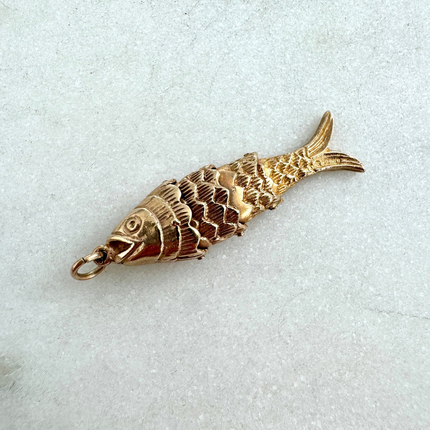 Vintage 9ct FRED MANSHAW articulated fish!! Full set of British hallmarks on the tail!