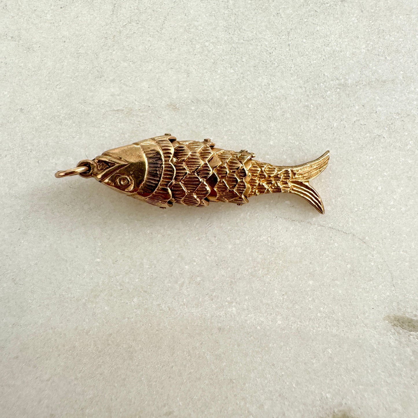Vintage 9ct FRED MANSHAW articulated fish!! Full set of British hallmarks on the tail!