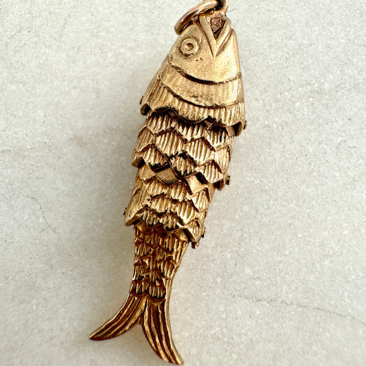 Vintage 9ct FRED MANSHAW articulated fish!! Full set of British hallmarks on the tail!