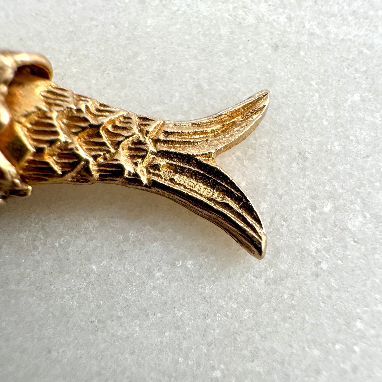 Vintage 9ct FRED MANSHAW articulated fish!! Full set of British hallmarks on the tail!