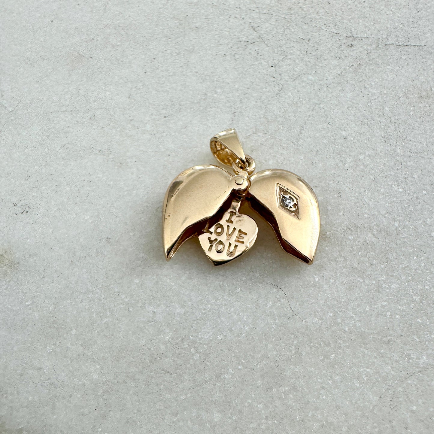 Super special 9ct articulated heart pendant with a hidden message!!