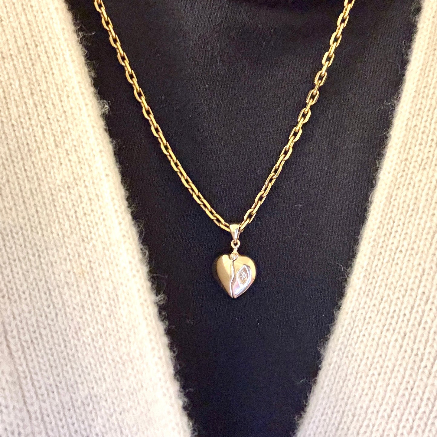 Super special 9ct articulated heart pendant with a hidden message!!