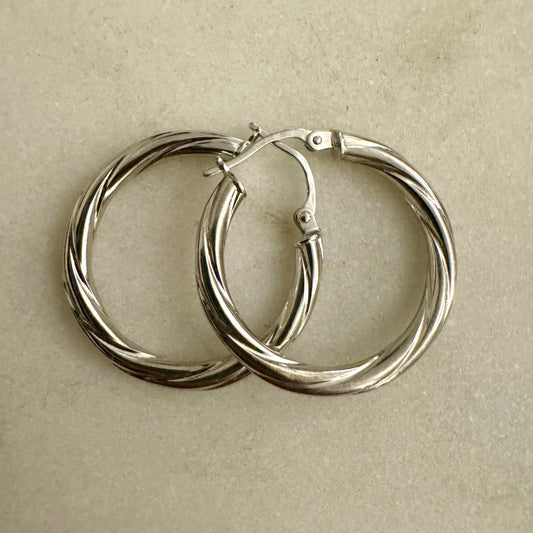 Unoaerre 9ct WHITE GOLD fantastic twisted hoops!