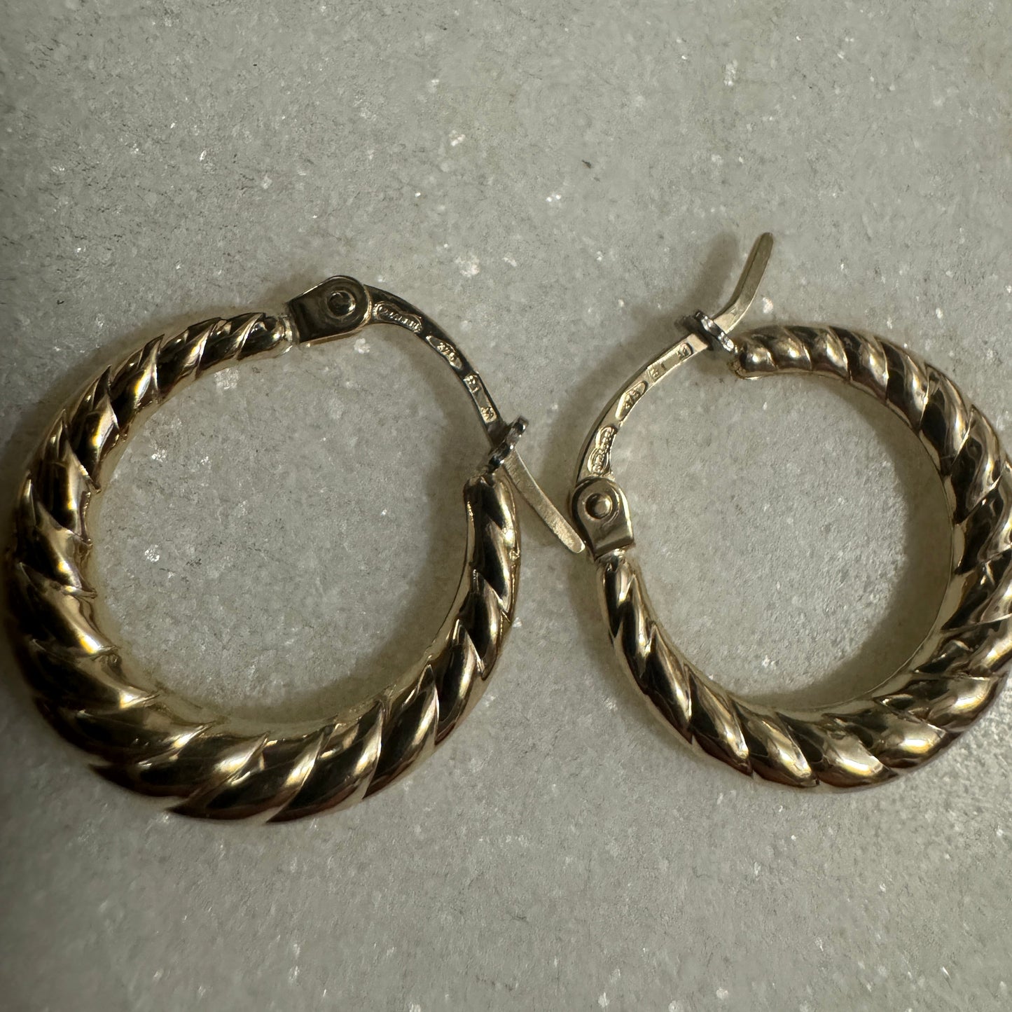 9ct Vintage Unoaerre small croissant hoops