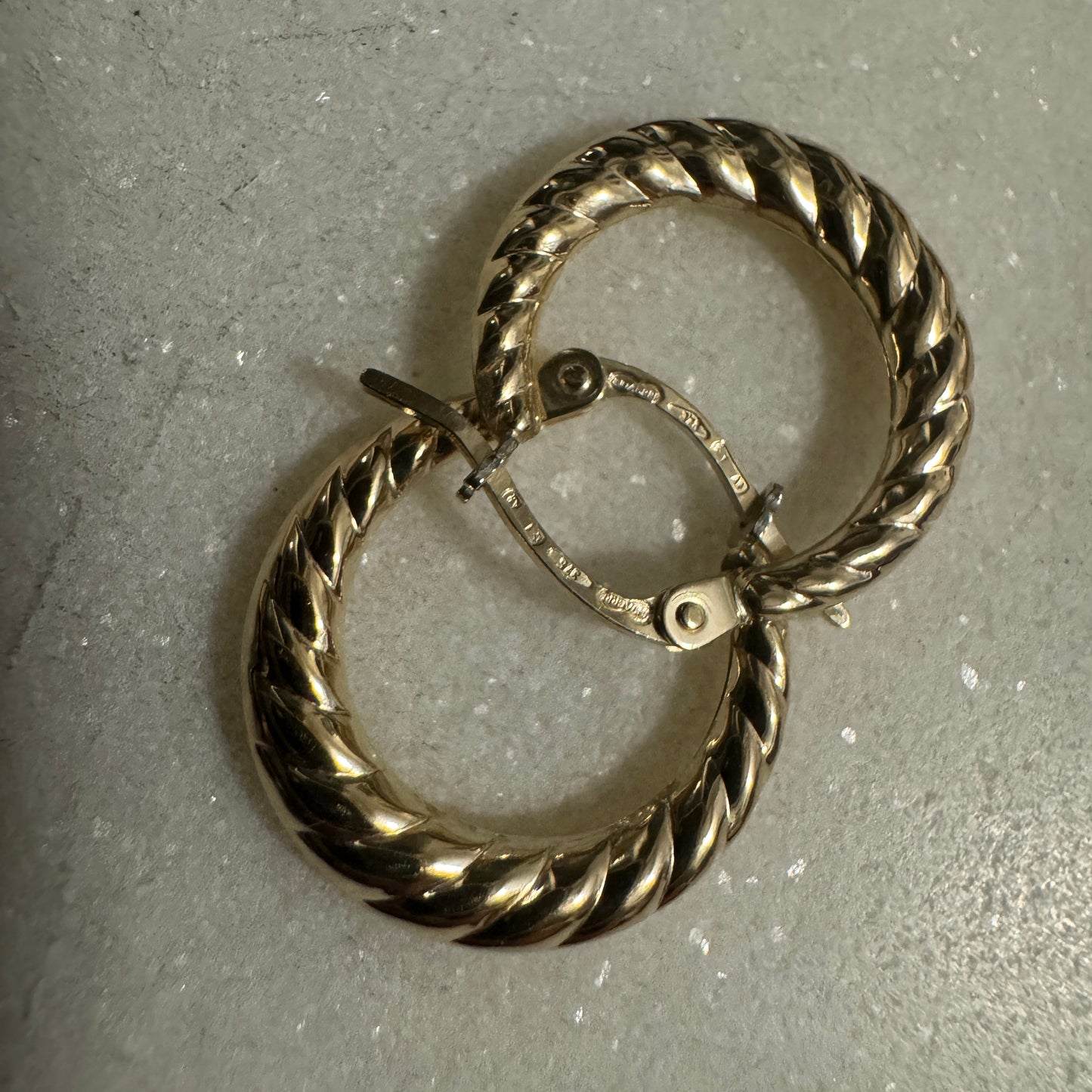 9ct Vintage Unoaerre small croissant hoops