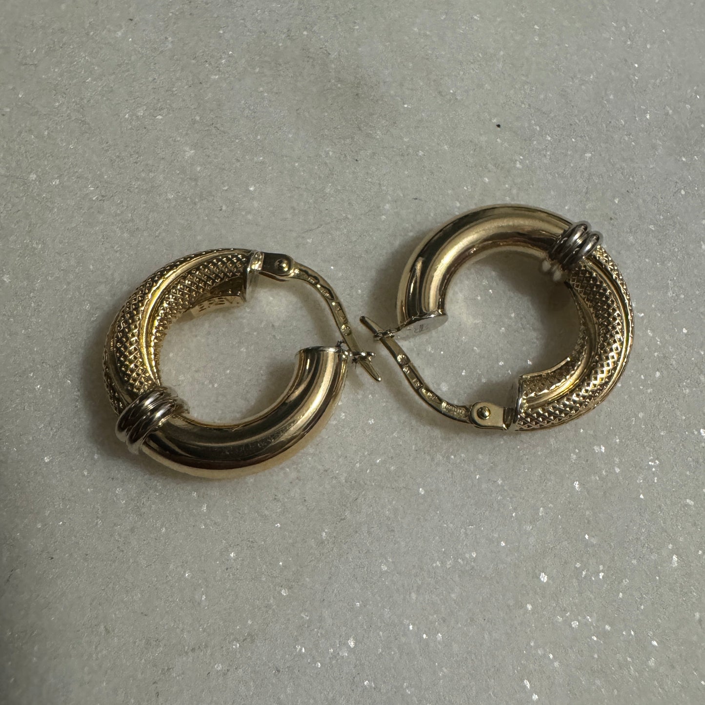 RARE!! 18ct Unoaerre medium hoop earrings with WHITE GOLD middle OMG