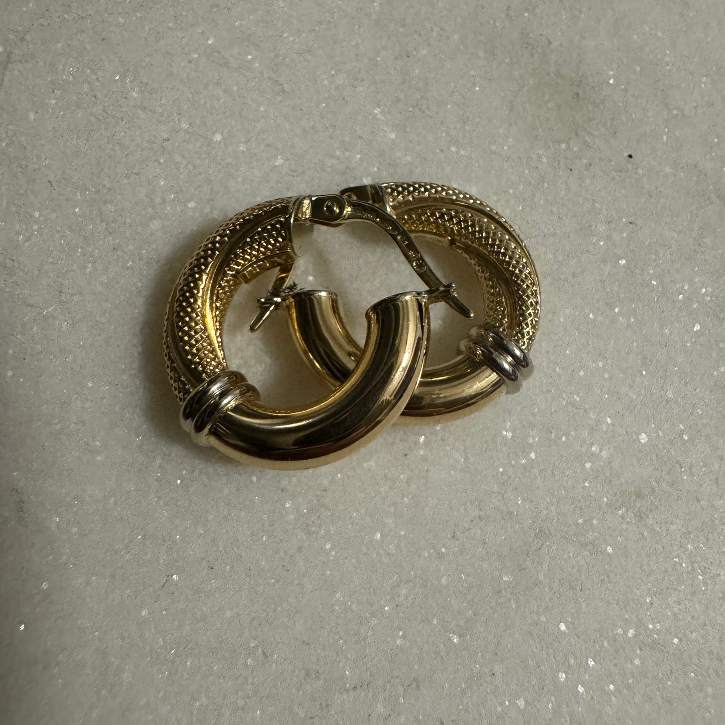 RARE!! 18ct Unoaerre medium hoop earrings with WHITE GOLD middle OMG