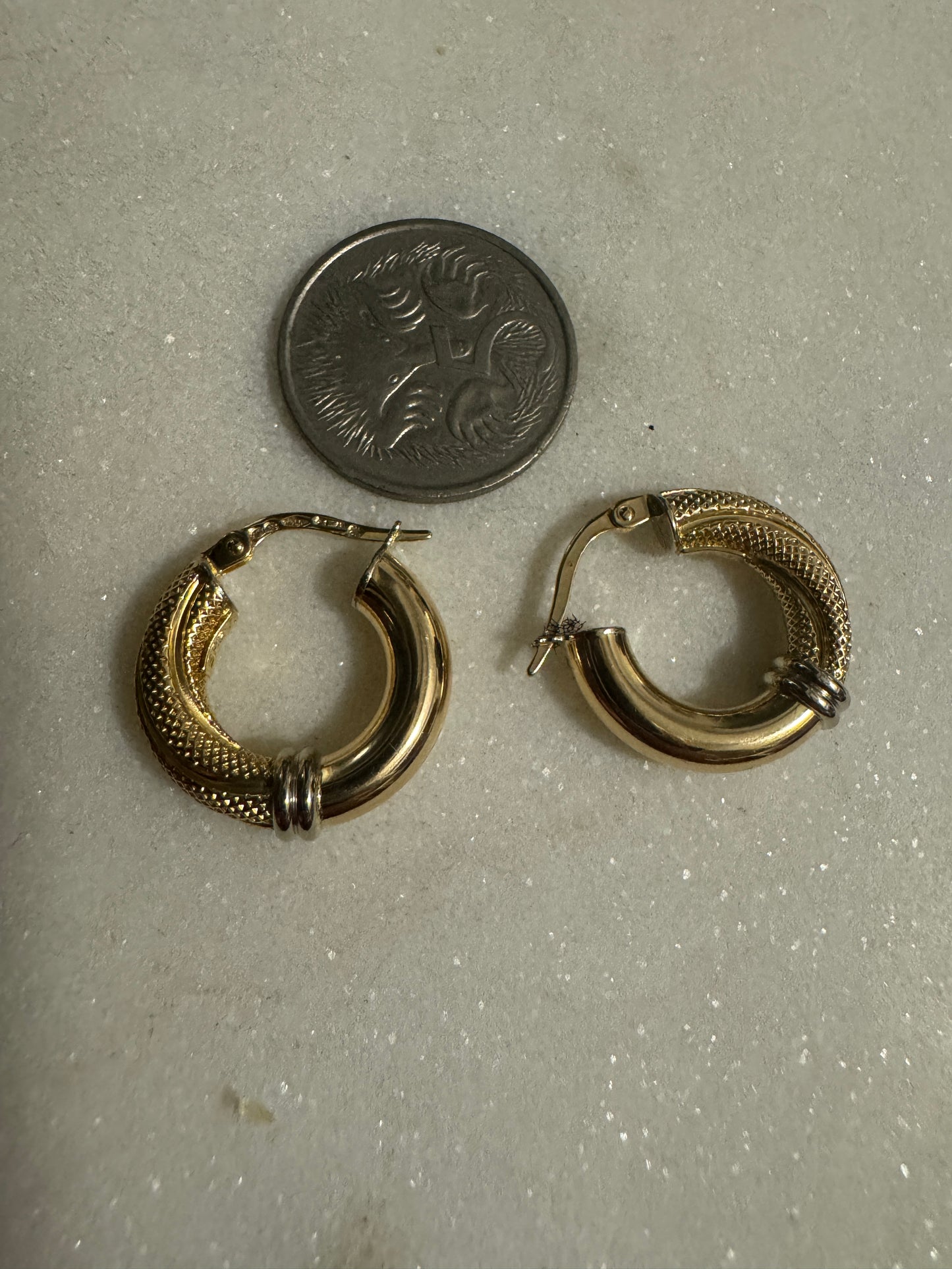 RARE!! 18ct Unoaerre medium hoop earrings with WHITE GOLD middle OMG