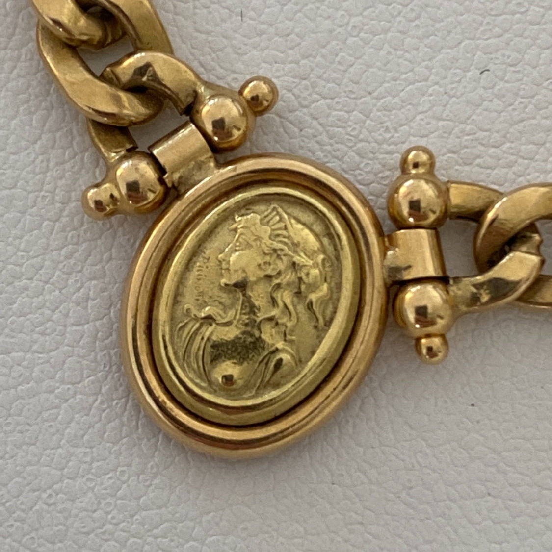 SOLD - Vintage 18ct buttery gold hollow Art Nouveau statement piece!