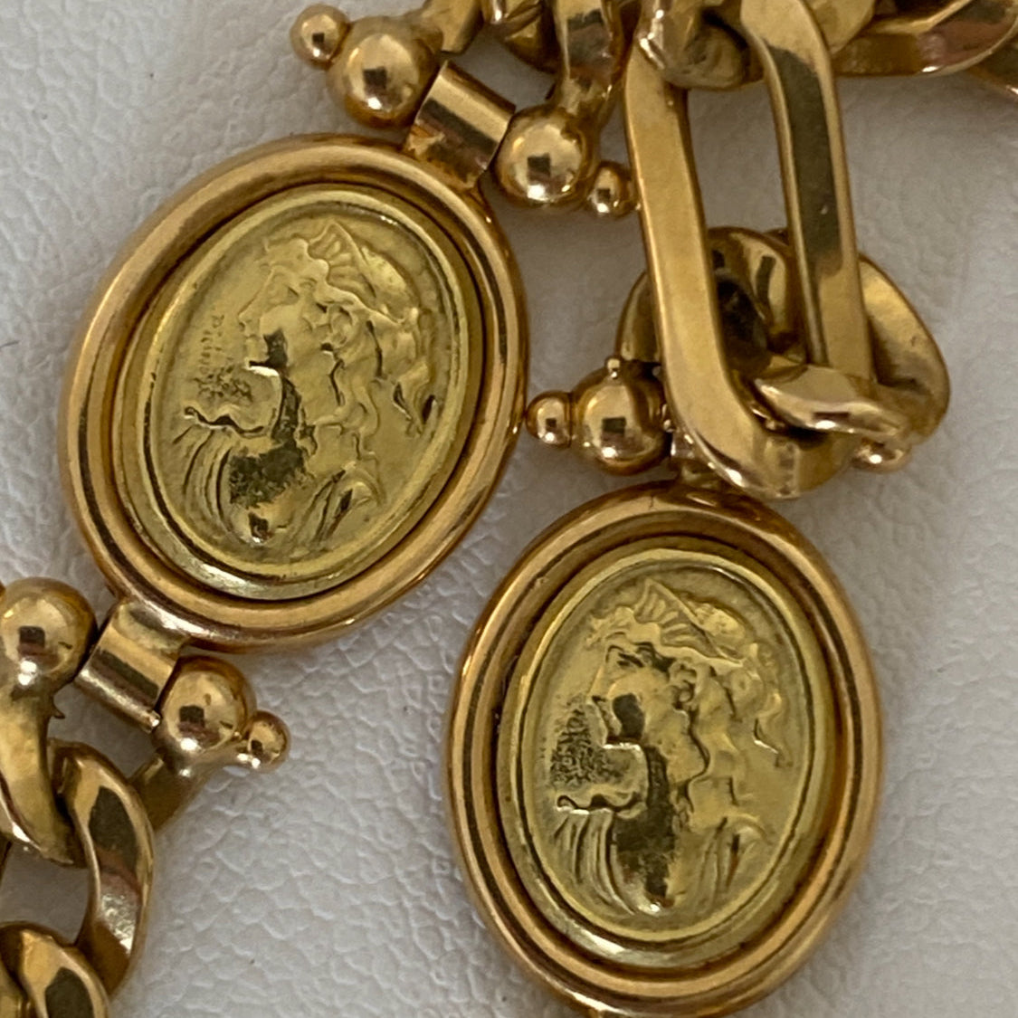 SOLD - Vintage 18ct buttery gold hollow Art Nouveau statement piece!