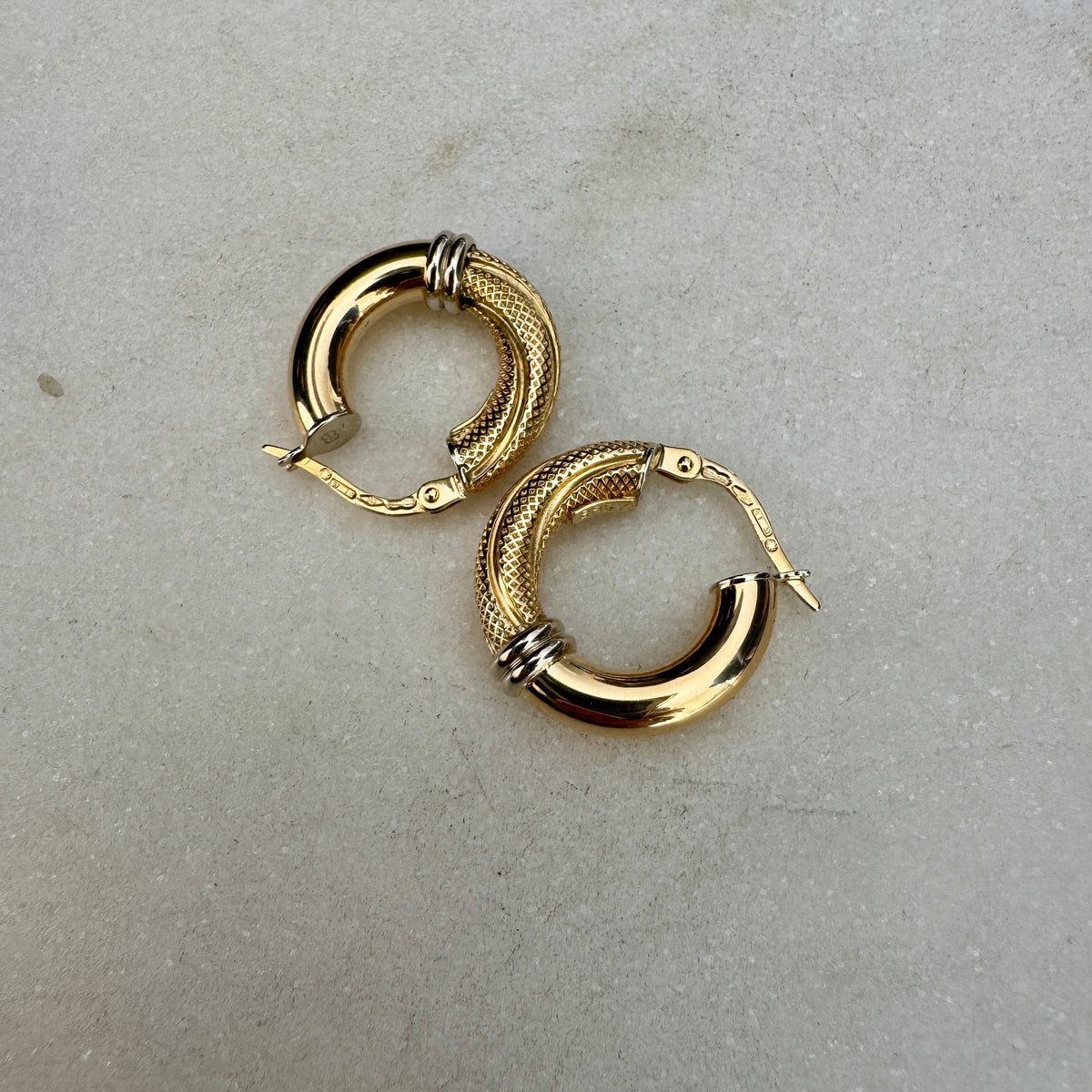RARE!! 18ct Unoaerre medium hoop earrings with WHITE GOLD middle OMG