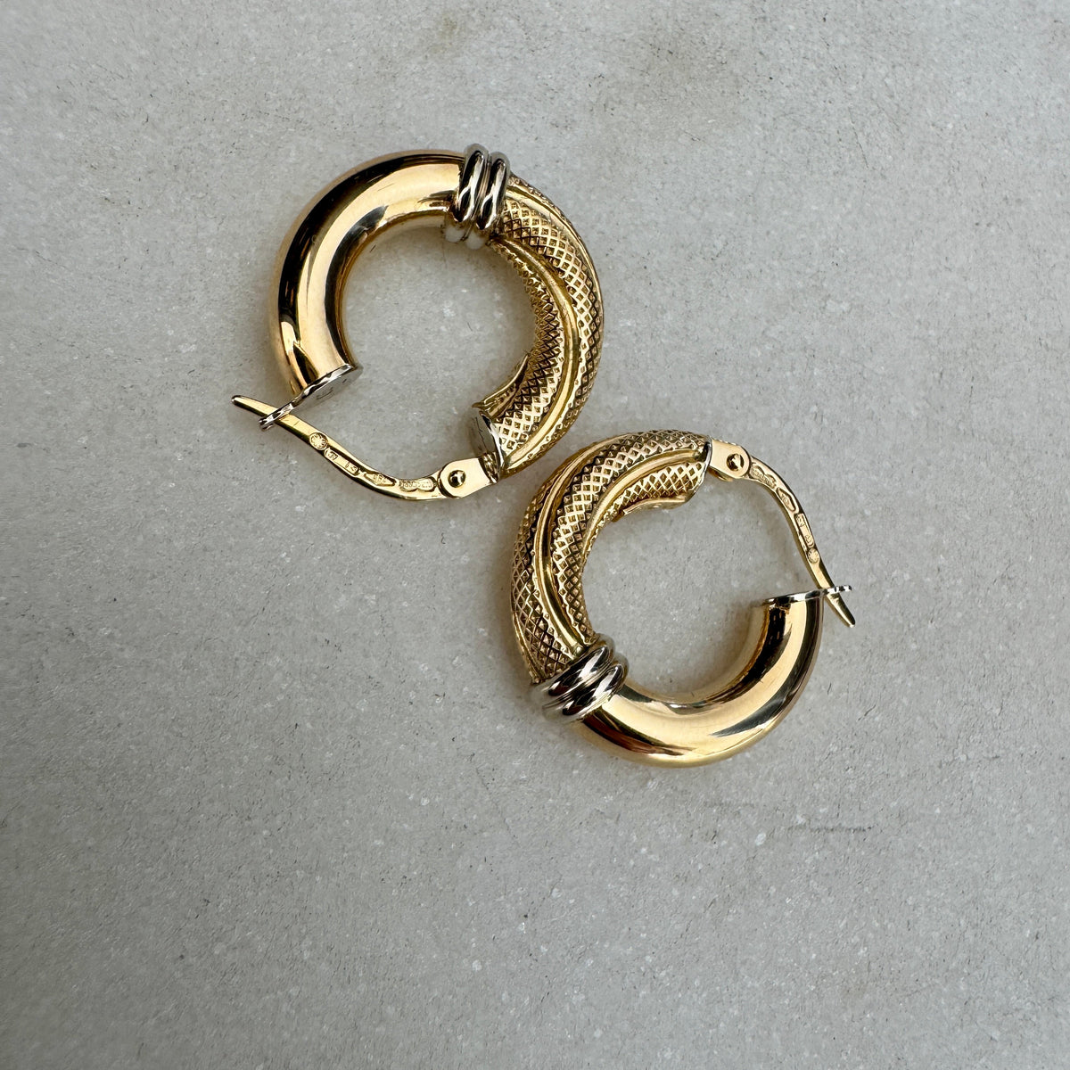 RARE!! 18ct Unoaerre medium hoop earrings with WHITE GOLD middle OMG