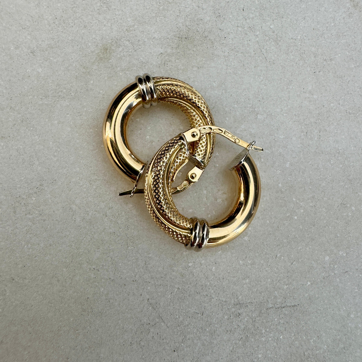 RARE!! 18ct Unoaerre medium hoop earrings with WHITE GOLD middle OMG