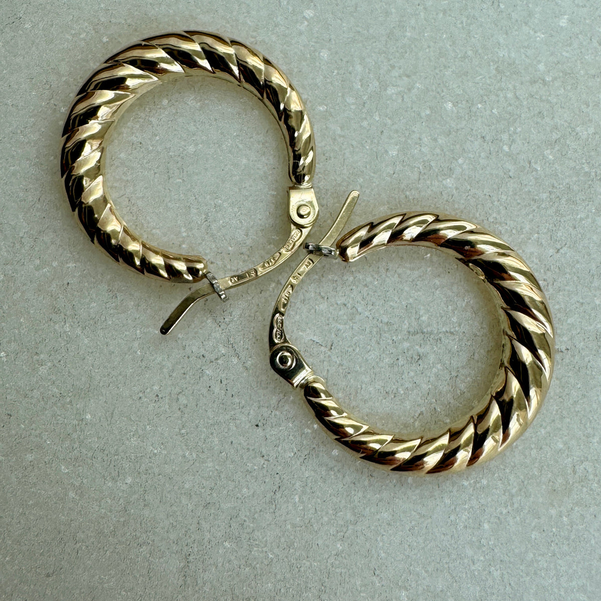 9ct Vintage Unoaerre small croissant hoops