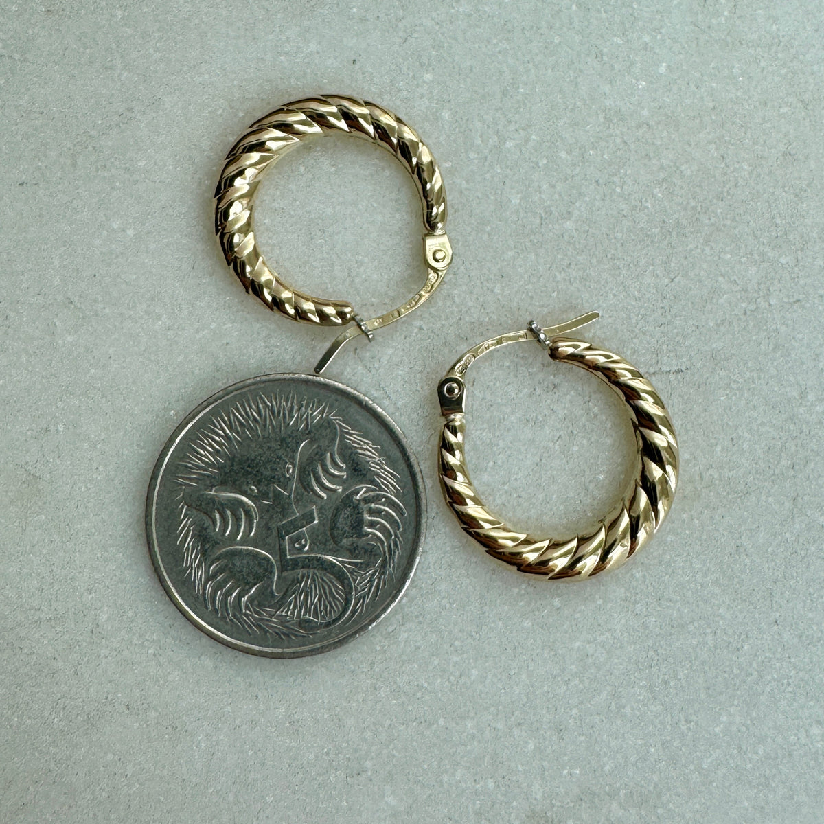 9ct Vintage Unoaerre small croissant hoops