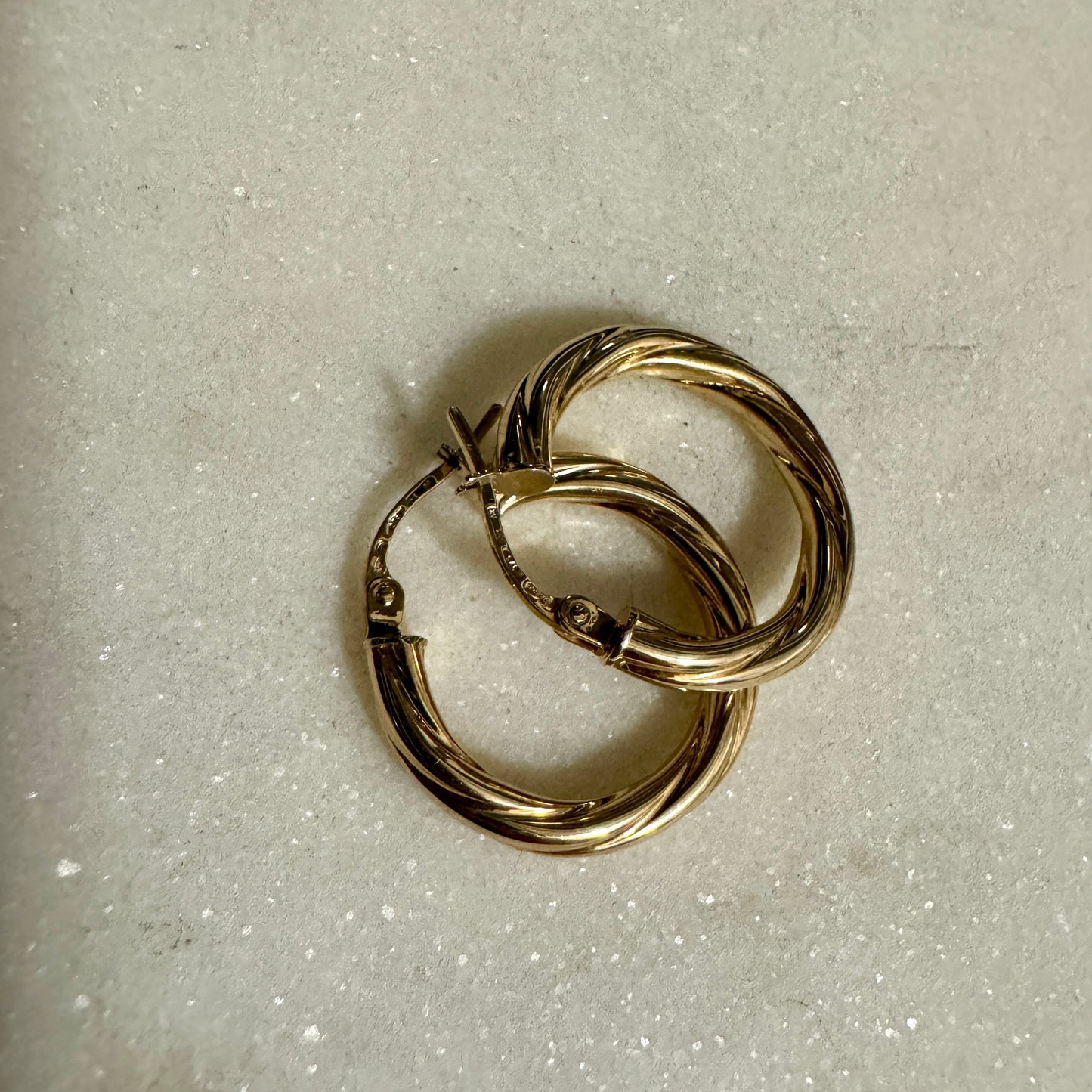 9ct yellow gold Unoaerre twist earrings - great medium size