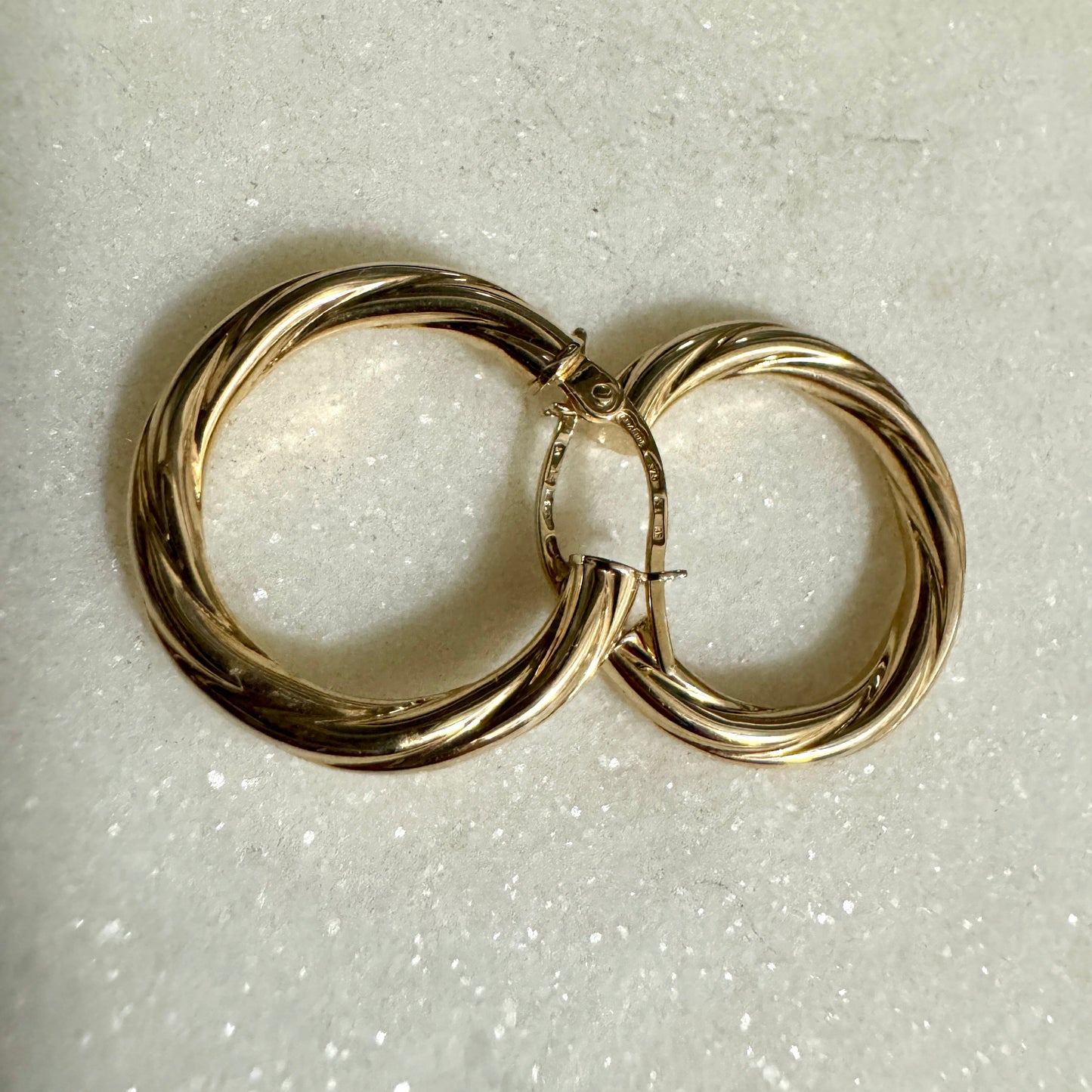 9ct yellow gold Unoaerre twist earrings - great medium size