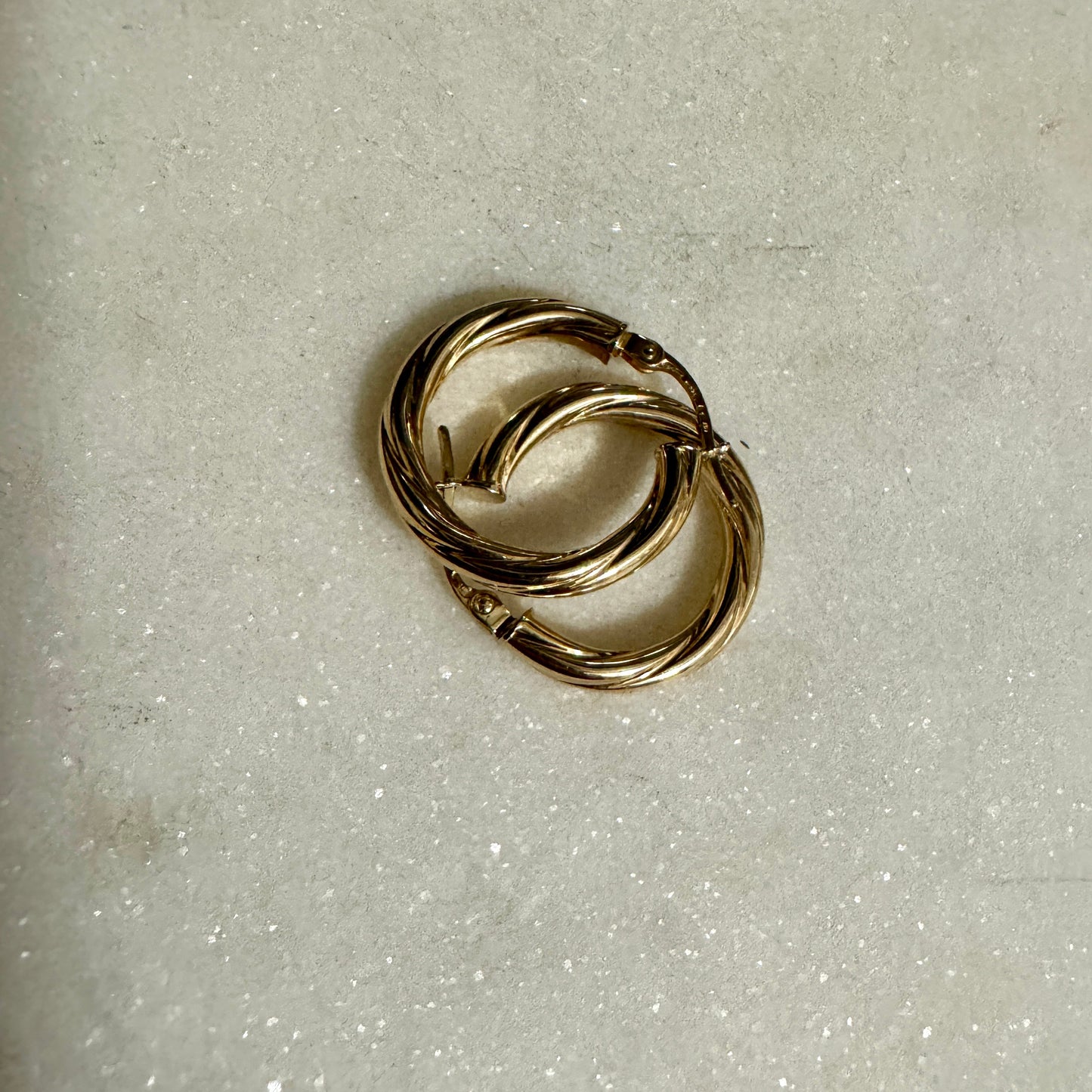 9ct yellow gold Unoaerre twist earrings - great medium size