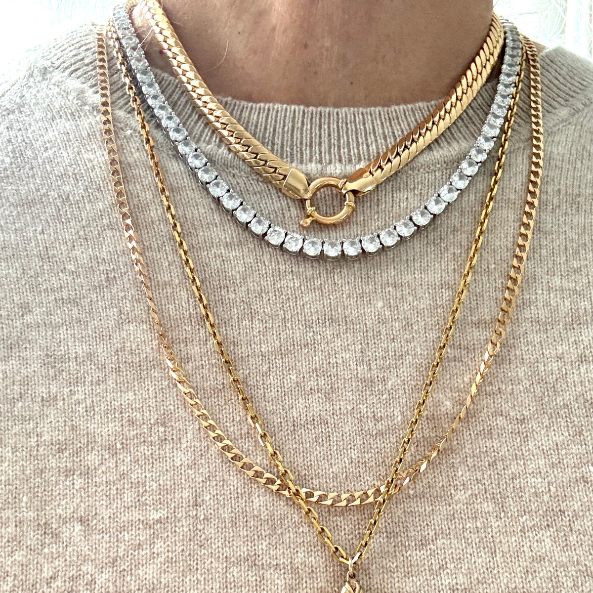 HEAVY HITTER! 18ct thick and heavy slinky necklace with big bolt clasp! Just too good!