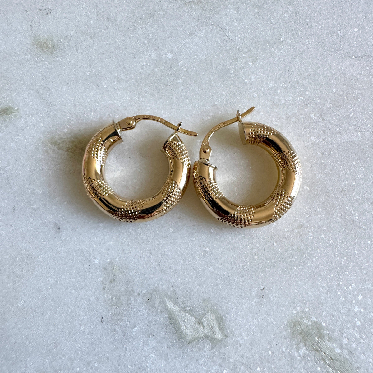 Vintage Unoaerre Italian 9ct dotted hoops - perfect for everyday