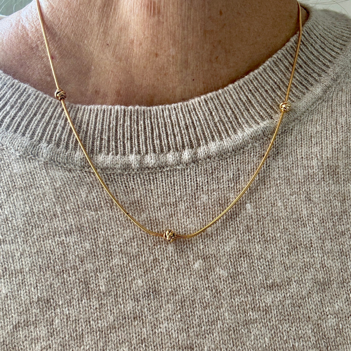 Rosy 'old gold' Unoaerre snake necklace with knots - just breathtaking! For collectors!
