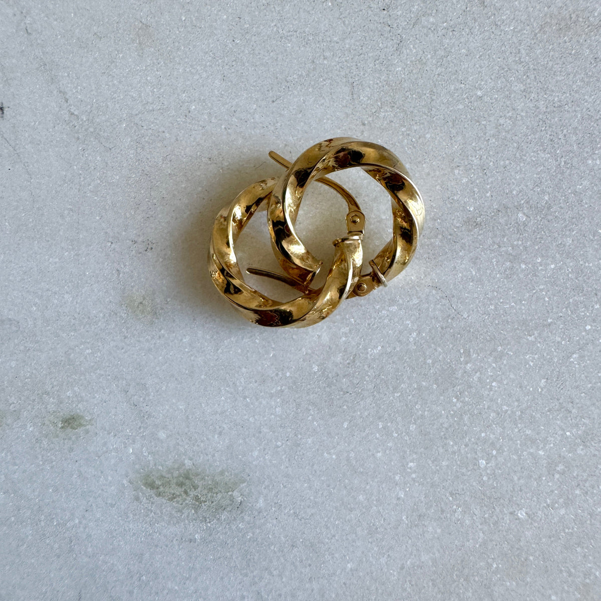 Unoaerre 9ct small twist hoops - beautiful condition