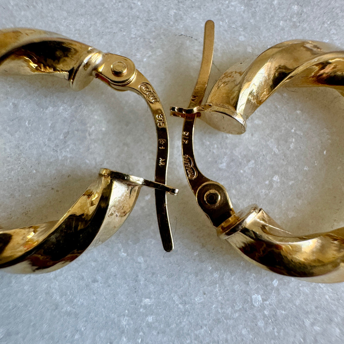 Unoaerre 9ct small twist hoops - beautiful condition