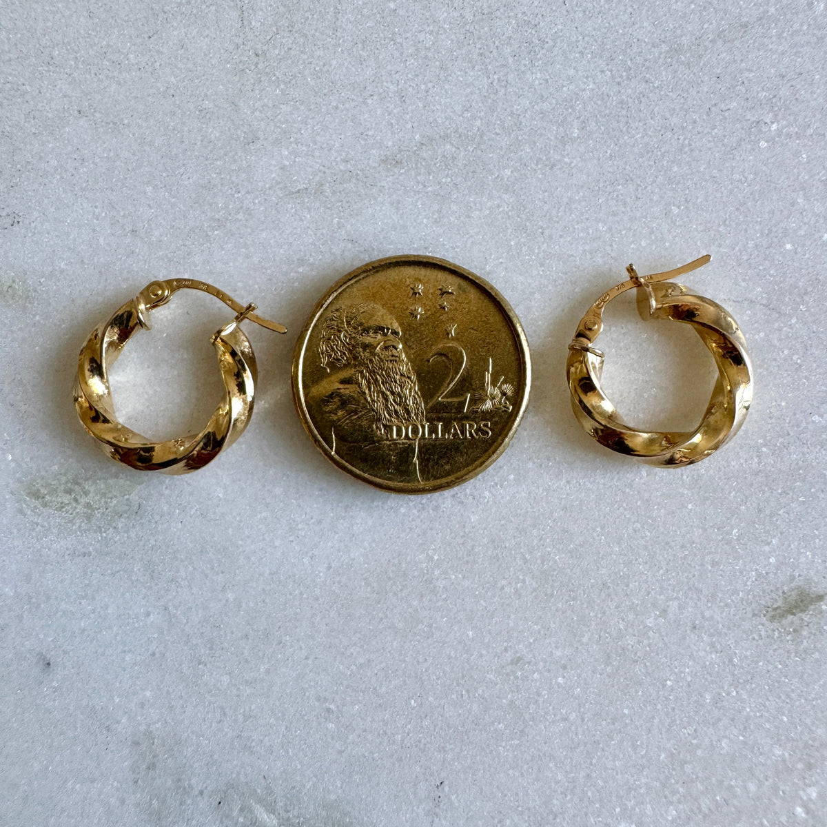 Unoaerre 9ct small twist hoops - beautiful condition