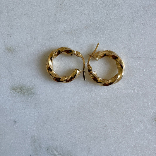 Unoaerre 9ct small twist hoops - beautiful condition