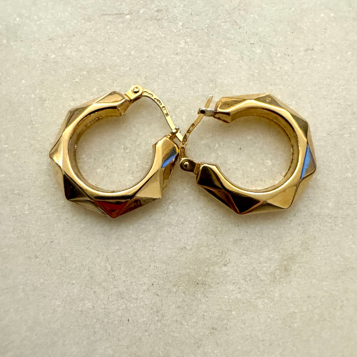 MEDIUM 9ct Unoaerre geometric hoops
