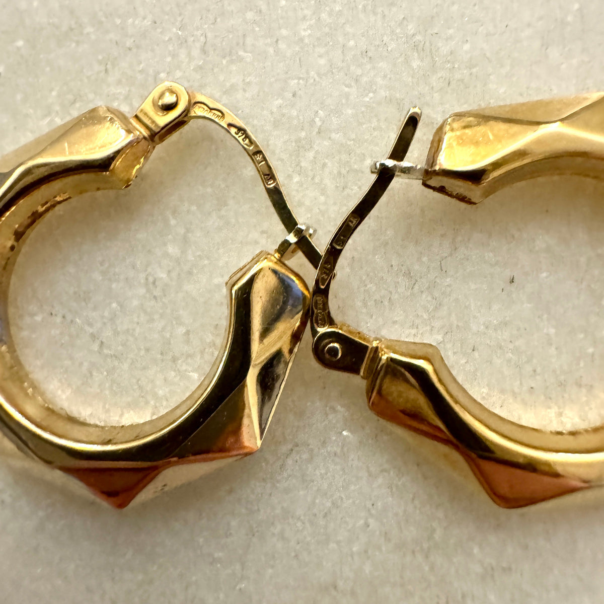 MEDIUM 9ct Unoaerre geometric hoops