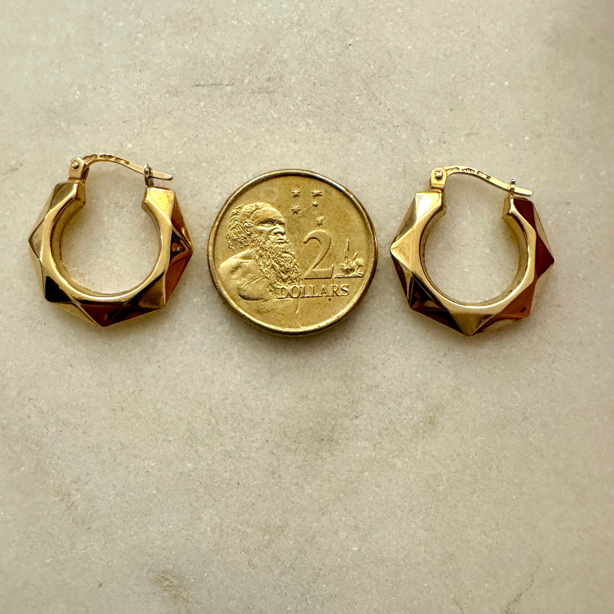 MEDIUM 9ct Unoaerre geometric hoops
