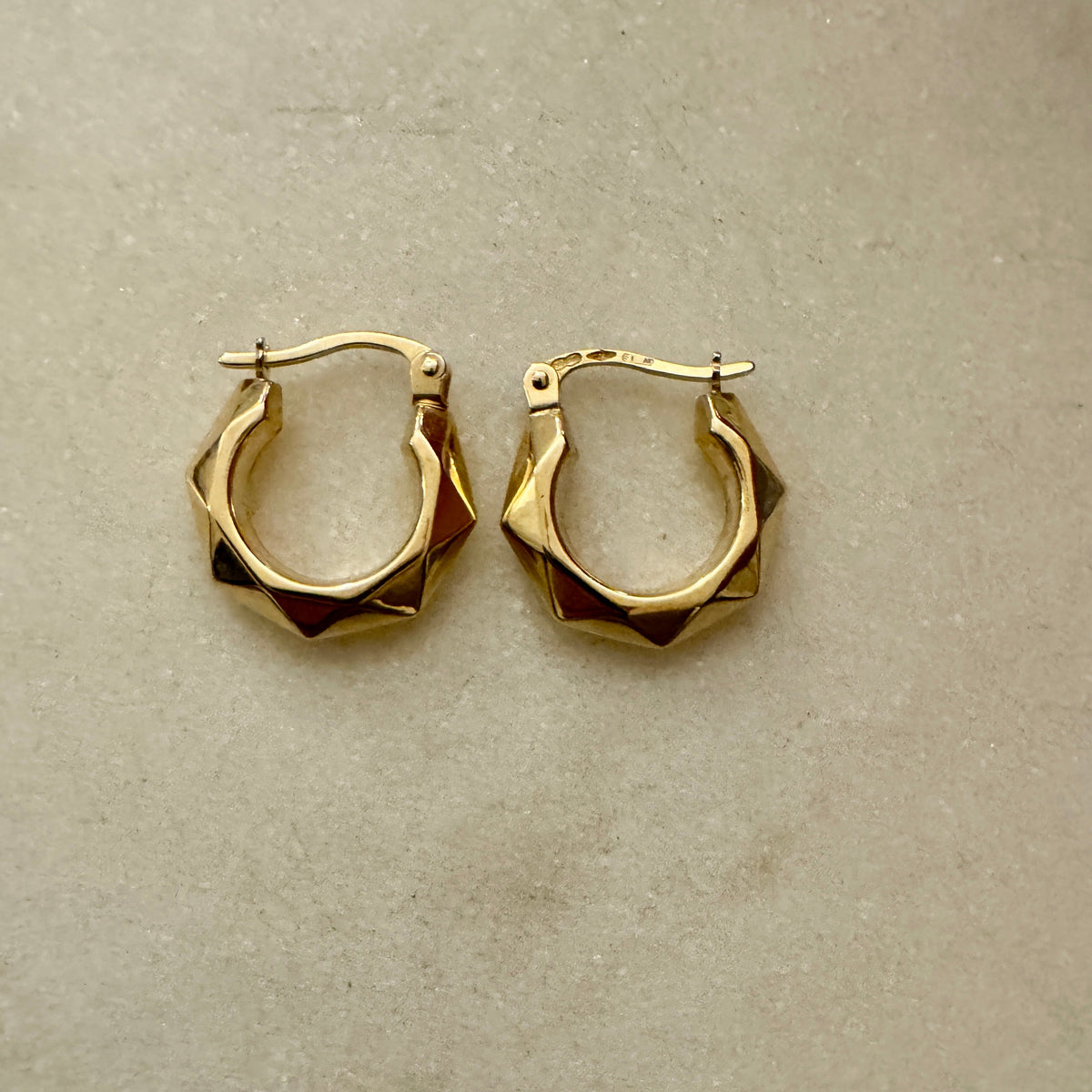 Small 9ct Unoaerre geometric hoops
