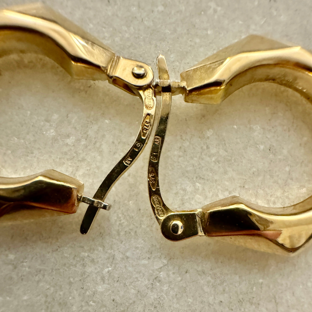 Small 9ct Unoaerre geometric hoops