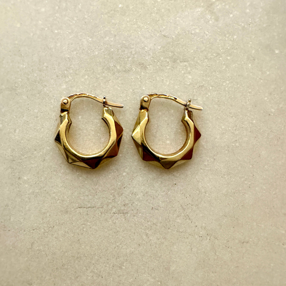 MINI 9ct Unoaerre geometric hoops