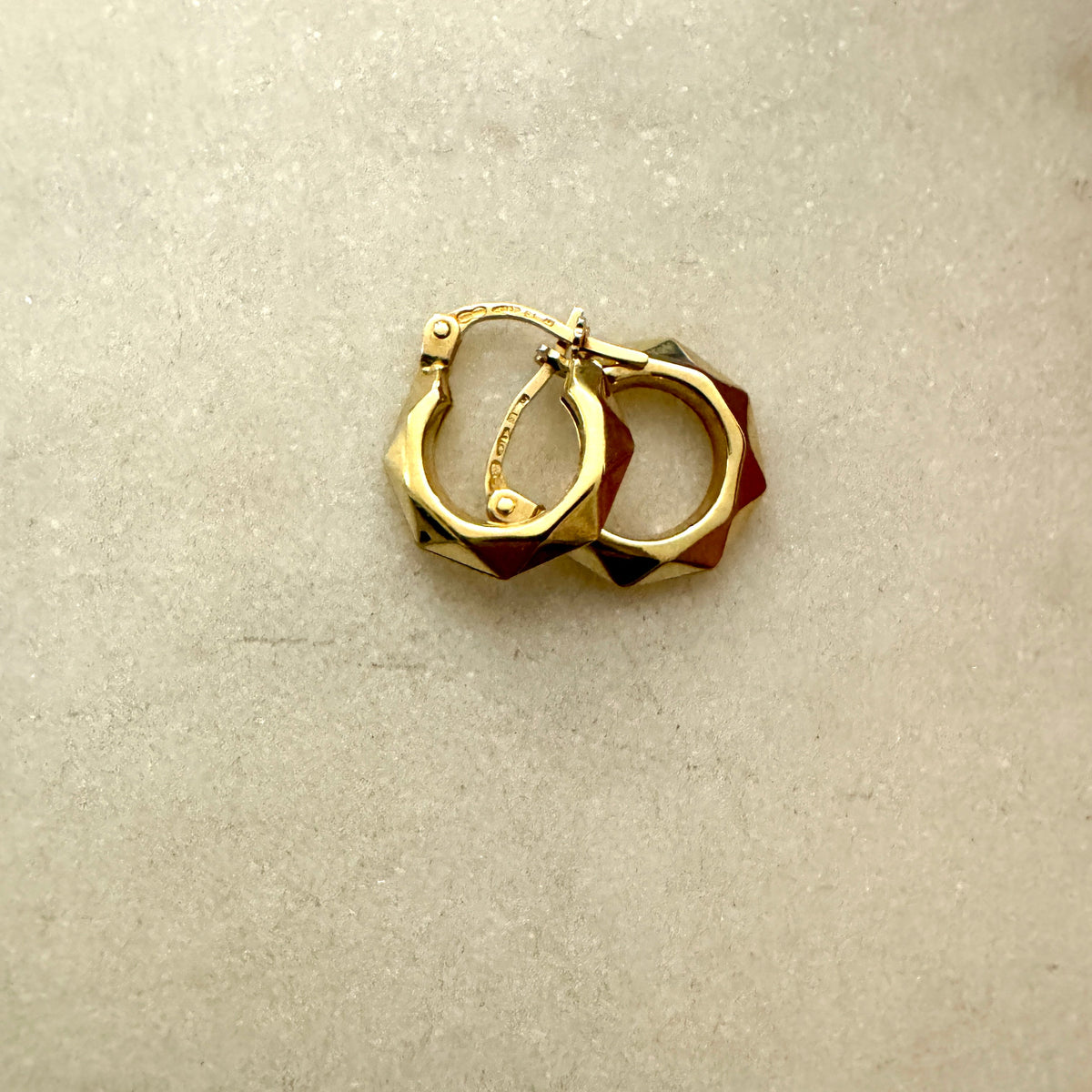 MINI 9ct Unoaerre geometric hoops