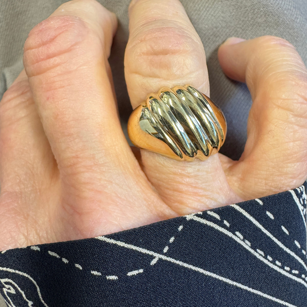 STUNNING 18ct HEAVY bombe domed profile ring - statemement piece!