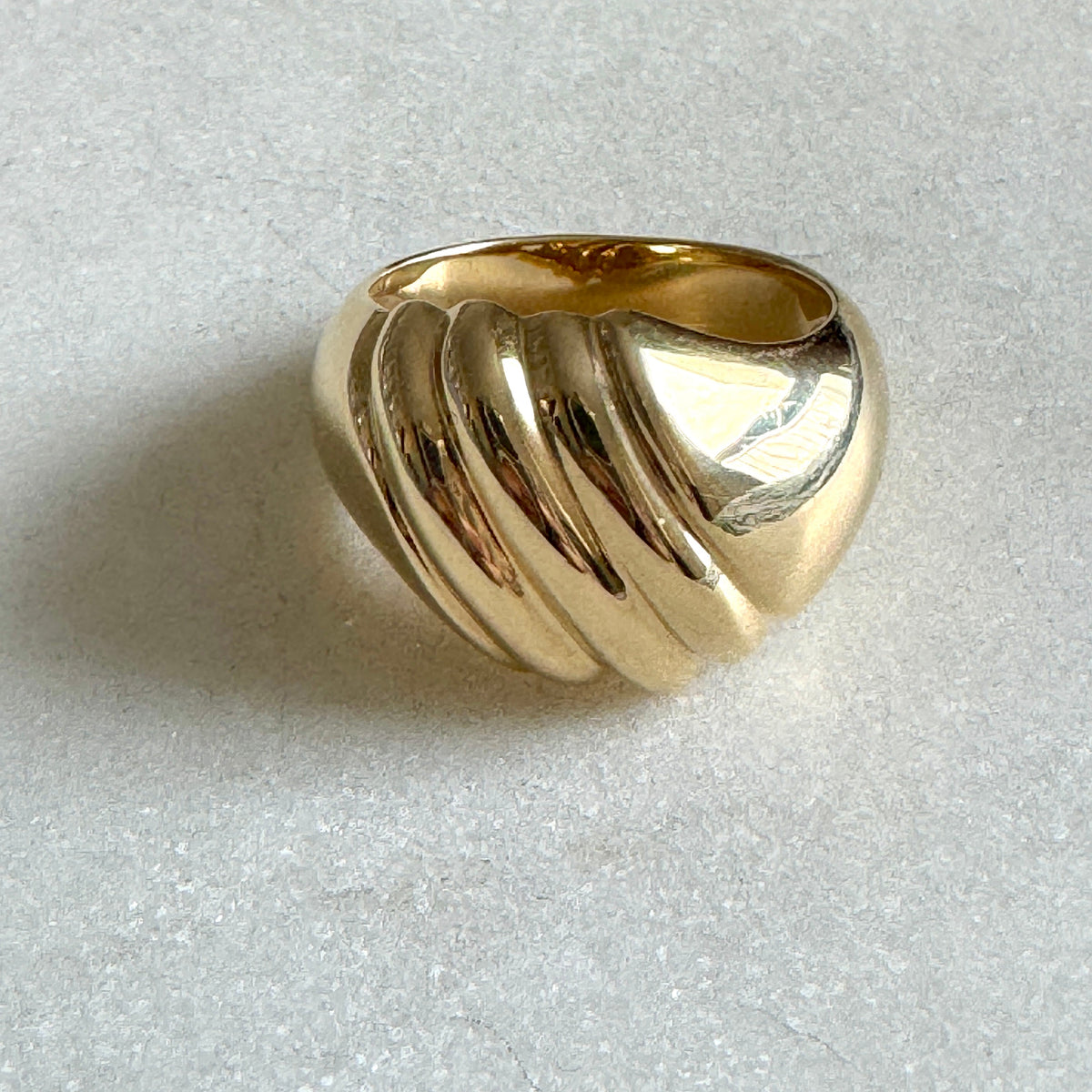 STUNNING 18ct HEAVY bombe domed profile ring - statemement piece!
